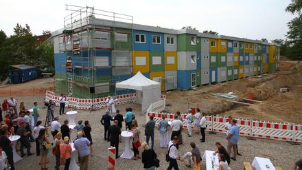 Richtfest der neuen Gemeinschaftsunterkunft für Flüchtlinge am Ostpreußendamm 108 in Berlin-Lichterfelde.