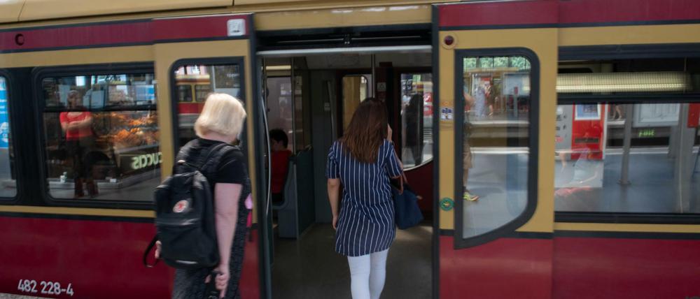 In der S-Bahn kommt es immer wieder zu sexuellen und gewalttätigen Übergriffen. 