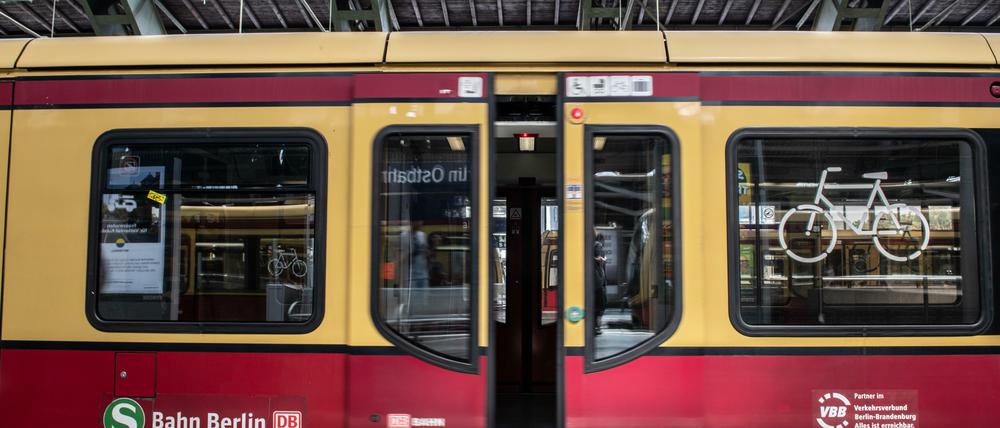 Gefährliche Gegenstände sind in der S-Bahn zwischen Zoo und Lichtenberg nicht mehr untersagt.