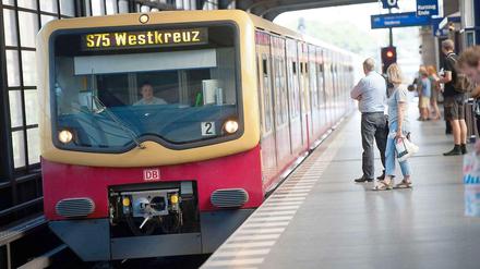 Zwischen Friedrichstraße und Zoo ist der Bahnverkehr unterbrochen.