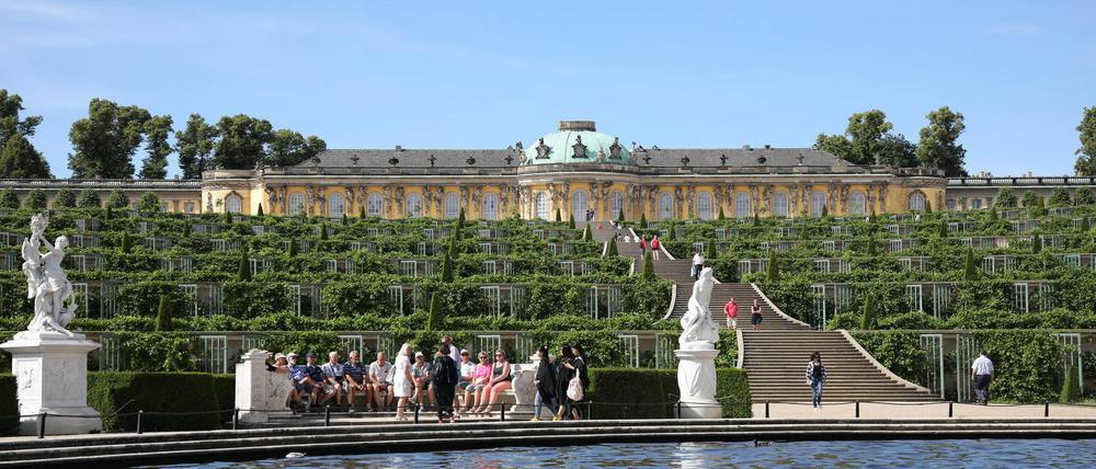 Die Potsdamer Königsdomizile zählten im vergangenen Jahr erneut weniger Besucher, in Berlin ist die Bilanz deutlich besser.