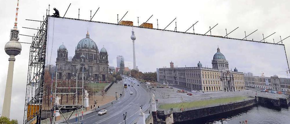 Es stand schon vorher zur Debatte, jetzt ist es offiziell: Der ab 2011 geplante Wiederaufbau des Berliner Stadtschlosses wird verschoben - auf 2014.