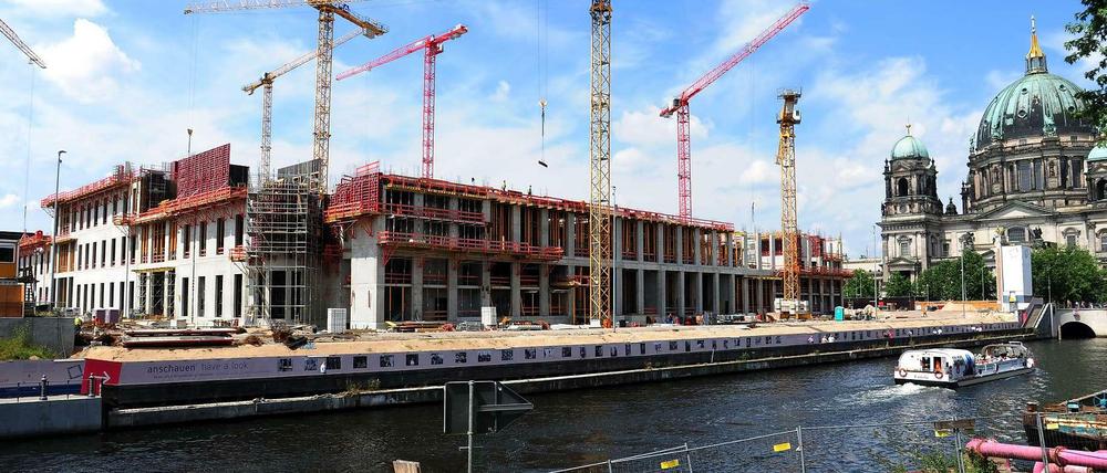 Da tut sich was. Anfang 2018 soll das Stadtschloss in Berlins Mitte wieder aufgebaut sein.