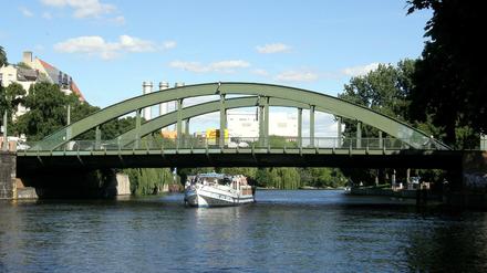 Die Schlossbrücke in Charlottenburg über die Spree
