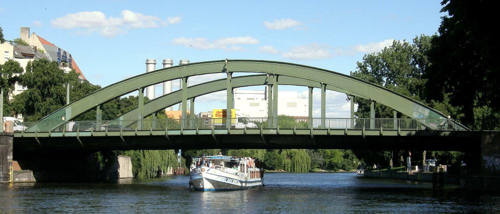 Die Schlossbrücke in Charlottenburg über die Spree
