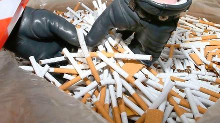 1,2 Milliarden Zigaretten hatten Schmuggler in Berlin unversteuert eingeführt.