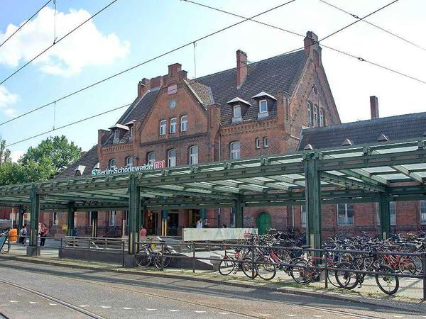 Der Bahnhof Schöneweide in Berlin-Treptow. Nicht weit davon, betreibt der NPD-Landeschef einen Laden.