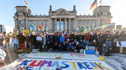 Mehrere hunderte Schüler demonstrierten am 18.01.2019 für das Klima vor dem Bundestag in Berlin. 