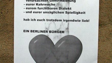 Soldidarität: Es gibt auch Berliner, die in Prenzlauer Berg Herz zeigen für die Zugezogenen aus Deutsch-Südwest. 