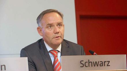 Ex-Flughafenchef Schwarz will 1,6 Millionen Euro.