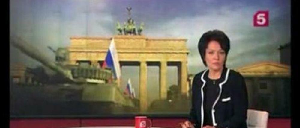 Russische Panzer am Brandenburger Tor: ein Ausschnitt aus einer eigenartigen Satire eines TV-Senders aus St. Petersburg.