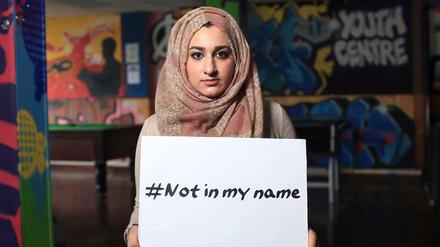 Unter dem Hashtag „NotInMyName“ demonstrieren zahlreiche Muslime gegen den IS-Terror.