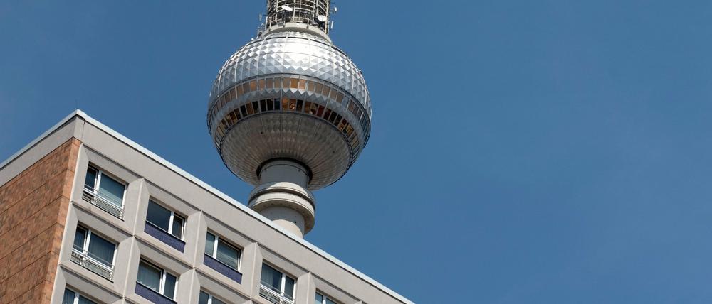 Knapp zwei Drittel der Berliner finden den Mietendeckel gut.