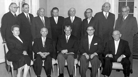 Schwarz-rote Eintracht: Rechts neben Willy Brandt (SPD) sitzt auf diesem Foto des Berliner Senats aus dem Jahr 1957 Franz Amrehn (CDU)