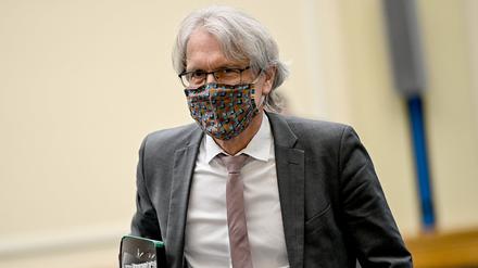 Matthias Kollatz (SPD), Berliner Finanzsenator, mit modischem Mund-Nase-Schutz.