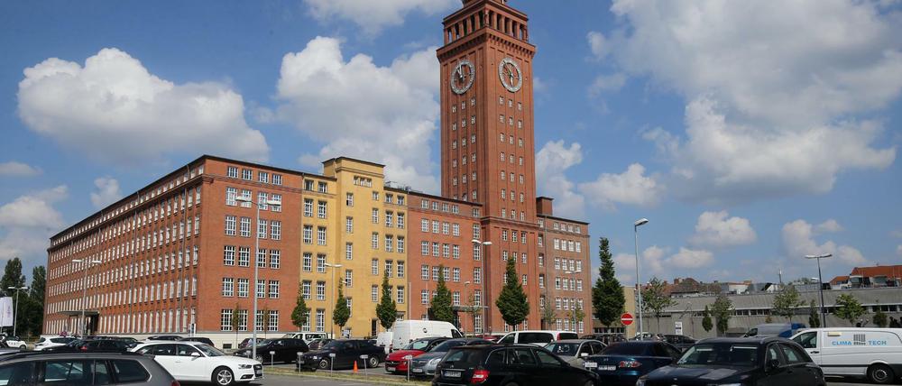Vergangenheit mit Zukunft: Der Siemens-Turm im Technopark am Nonnendamm in Spandau. 