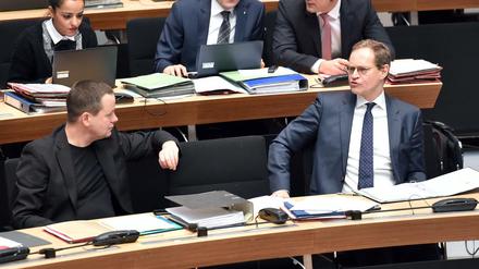 Michael Müller und Klaus Lederer während der Sitzung des Abgeordnetenhauses.