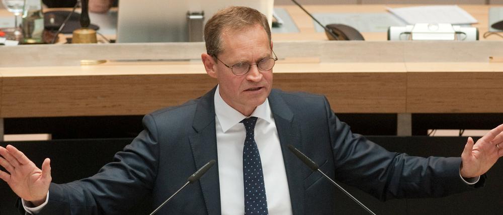 Der Regierende Bürgermeister von Berlin, Michel Müller (SPD), kritisiert in seiner Regierungserklärung den Koalitionspartner.