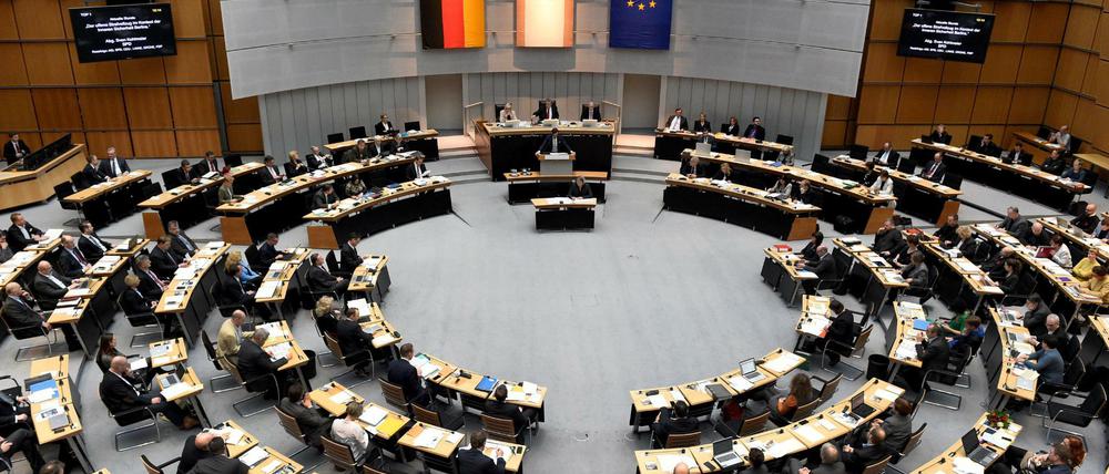 Eine Sitzung des Berliner Abgeordnetenhauses mit Abgeordneten und Senat