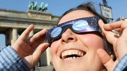 Die Sofi über Berlin: Klare Sicht herrschte auch am Brandenburger Tor.
