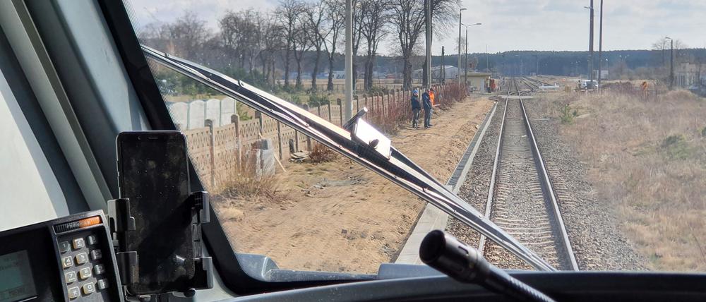 Blick aus dem Führerstand: Im April wurde der Bahnsteig in Walowice erneuert