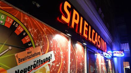 Spiel auf Zeit: Etwa die Hälfte der Berliner Spielcasinos wird Schätzungen zufolge schließen müssen.