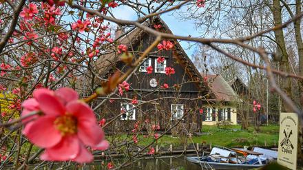 Frühling bei den Sorben. Nicht überall ist es so idyllisch wie im alten Spreewalddorf Lehde. Doch viele Besucher schätzen es, dass die Region seit Jahren eher auf sanften Tourismus setzt. Bei schönem Wetter dürfte es gerade im Spreewald über Ostern allerdings etwas belebter werden. 