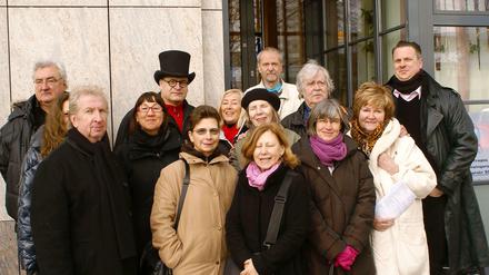 Einige Mitglieder der ehrenamtlichen Redaktion "Stadtteilzeitung Schöneberg" im Jahr 2012. 