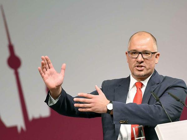 Im Schatten des Turms. Der SPD-Landesvorsitzende Jan Stöß ist für Mehrausgaben, um das Wachstum in Berlin zu fördern.