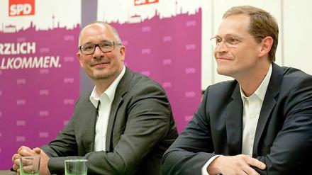 Jan Stöß auf der Kreisdelegiertenversammlung des SPD-Bezirks Mitte neben Berlins SPD-Chef Michael Müller