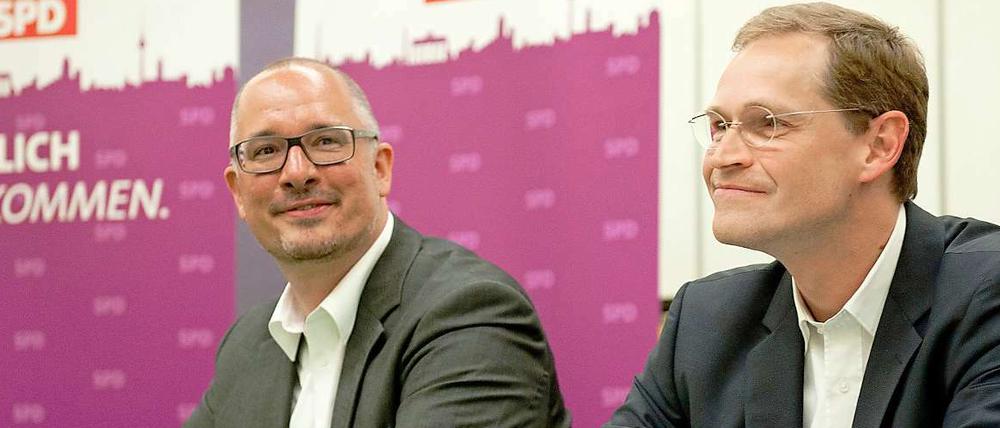 Jan Stöß auf der Kreisdelegiertenversammlung des SPD-Bezirks Mitte neben Berlins SPD-Chef Michael Müller