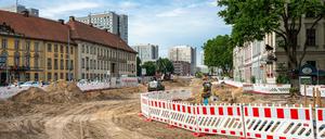 Jahrzehntelang war der Molkenmarkt in Berlin-Mitte eine mehrspurige Verkehrsader. Er soll wieder zu einem lebendigen Stadtquartier werden.