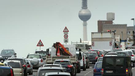 Auf Berliner Straßen ist immer wieder Geduld gefragt. Der Senat will erreichen, dass es weniger Staus gibt.