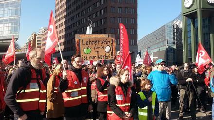 Streikende Lehrer protestierten schon im März auf dem Potsdamer Platz.