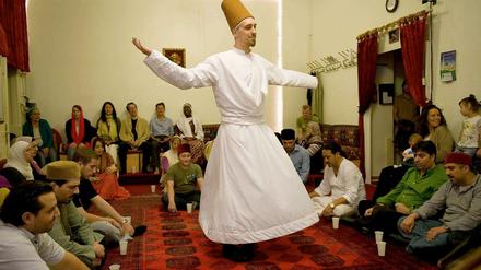 Der Derwisch tanzt - im Sufi-Zentrum in Neukölln.