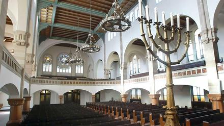 Die Synagoge in der Rykestraße in Prenzlauer Berg ist über 100 Jahre alt. Ihre Zukunft ist derzeit ungewiss, denn der Jüdischen Gemeinde fehlen die Gelder. 
