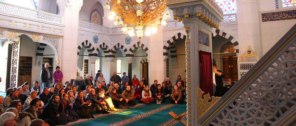 Blick ins Innere: Die Gemeinde der Sehitlik-Moschee gilt als liberal und tolerant.