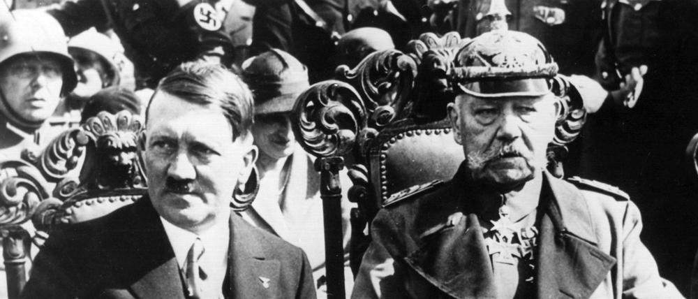 Adolf Hitler (links) wurde bereits 1948 von der Ehrenbürgerliste gestrichen, Paul von Hindenburg bis heute nicht. Die Koalition will das ändern. 