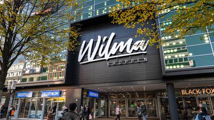 Shopping bei "Wilma". Der neue Name der "Wilmersdorfer Arcaden" steht jetzt auch groß am Eingang.