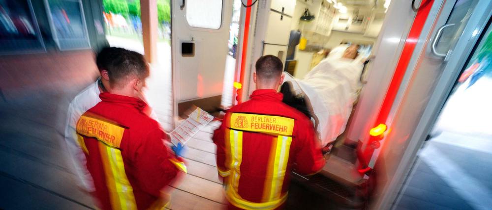 Die Krankenversorgung wird Wahlkampfthema - ein Rettungswagen in Berlin.