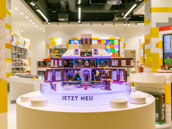 Im neuen Lego-Laden am Leipziger Platz in Berlin gibt es die neusten Sets, wie hier eines zum Film "Kevin - allein zu Haus".