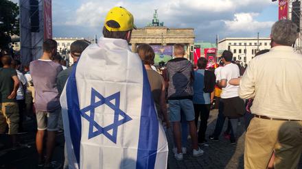 Nicht gerne gesehen: die israelische Flagge auf der Berliner Fanmeile.