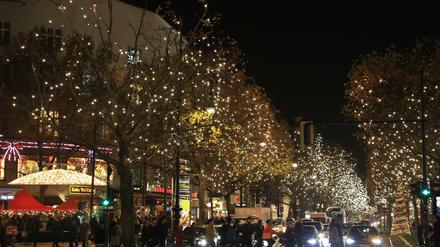 Einschalten der Weihnachtsbeleuchtung am Kurfürstendamm in Berlin-Charlottenburg.