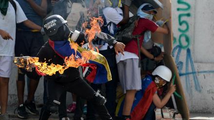Nun gibt es in Venezuela schon 100 Tage militante Proteste gegen die Regierung Maduro.