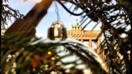 Das Brandenburger Tor im weihnachtlichen Glanz. 