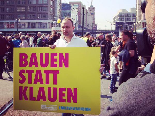 Sebastian Czaja (FDP) besuchte im Frühjahr eine Demonstration gegen den Mietenwahnsinn in Berlin.