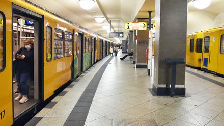 BVG und S-Bahn wollen die Preise anheben - obwohl der Senat im Koalitionsvertrag beschlossen hatte, die Preise einzufrieren.