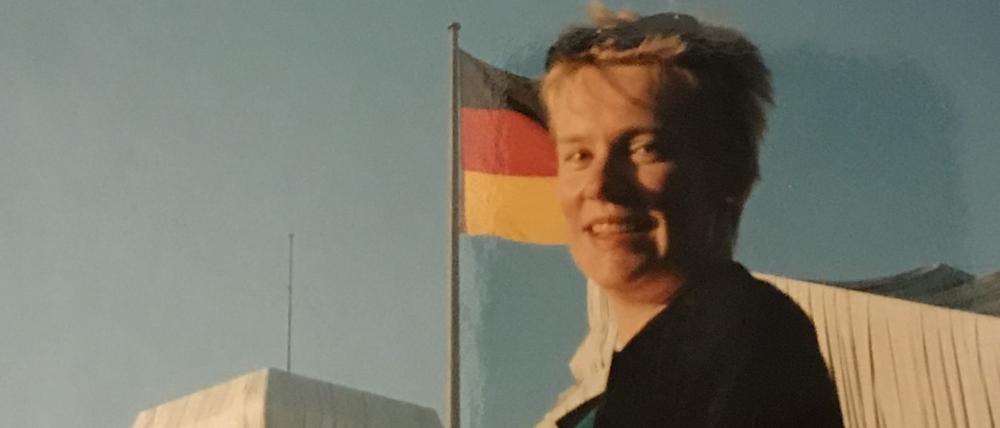 Unsere Autorin im Sommer 1995 vor dem verhüllten Reichstag.