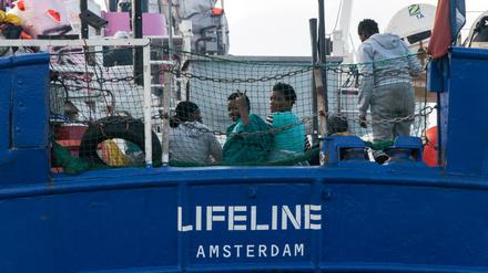 Das Rettungsschiff "Lifeline" mit 230 Migranten soll nach tagelanger Blockade in Malta anlegen dürfen.  
