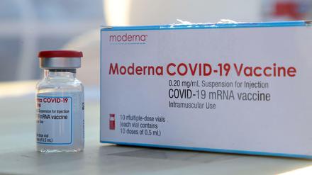 Nach dem Impfstoff von Biontech ist Moderna das zweite Unternehmen, dass Vakzin-Dosen nach Berlin liefert.